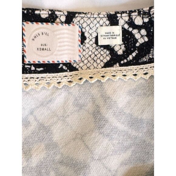 Anthropologie Postmark Black Lace Print Peplum Top Sz XS Romantic, Flirty EUC - Picture 5 of 10